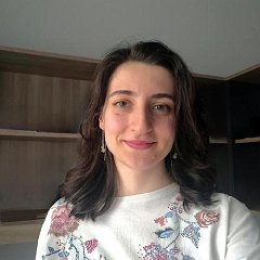 Hatice K&uuml;bra &Ccedil;ağlar