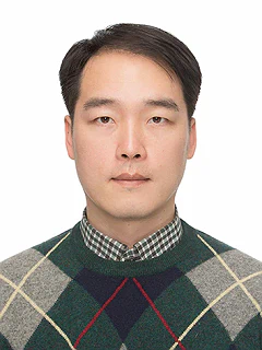 Seongjin Lee